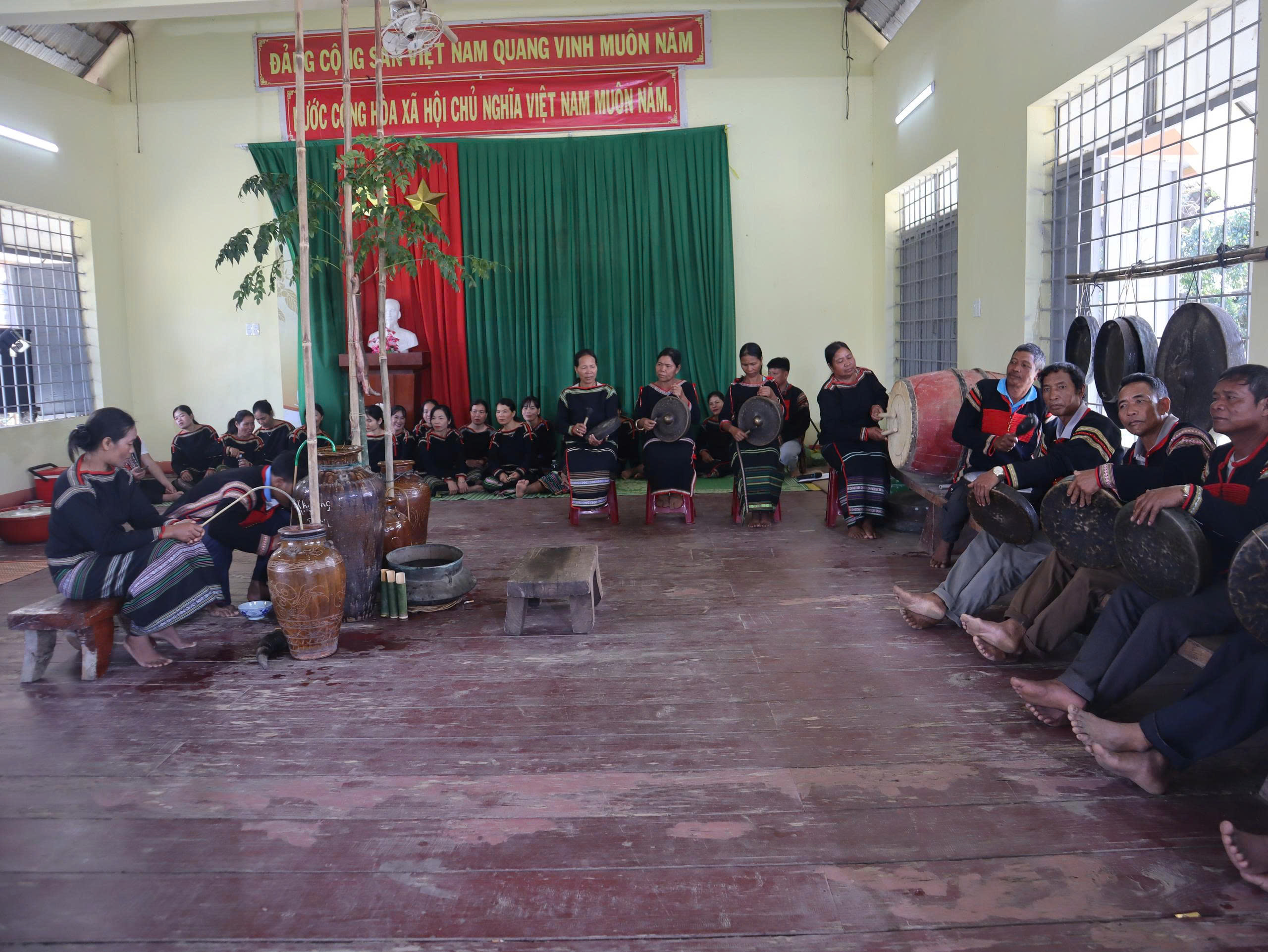 Phuc dung l mong tho Mnong 6